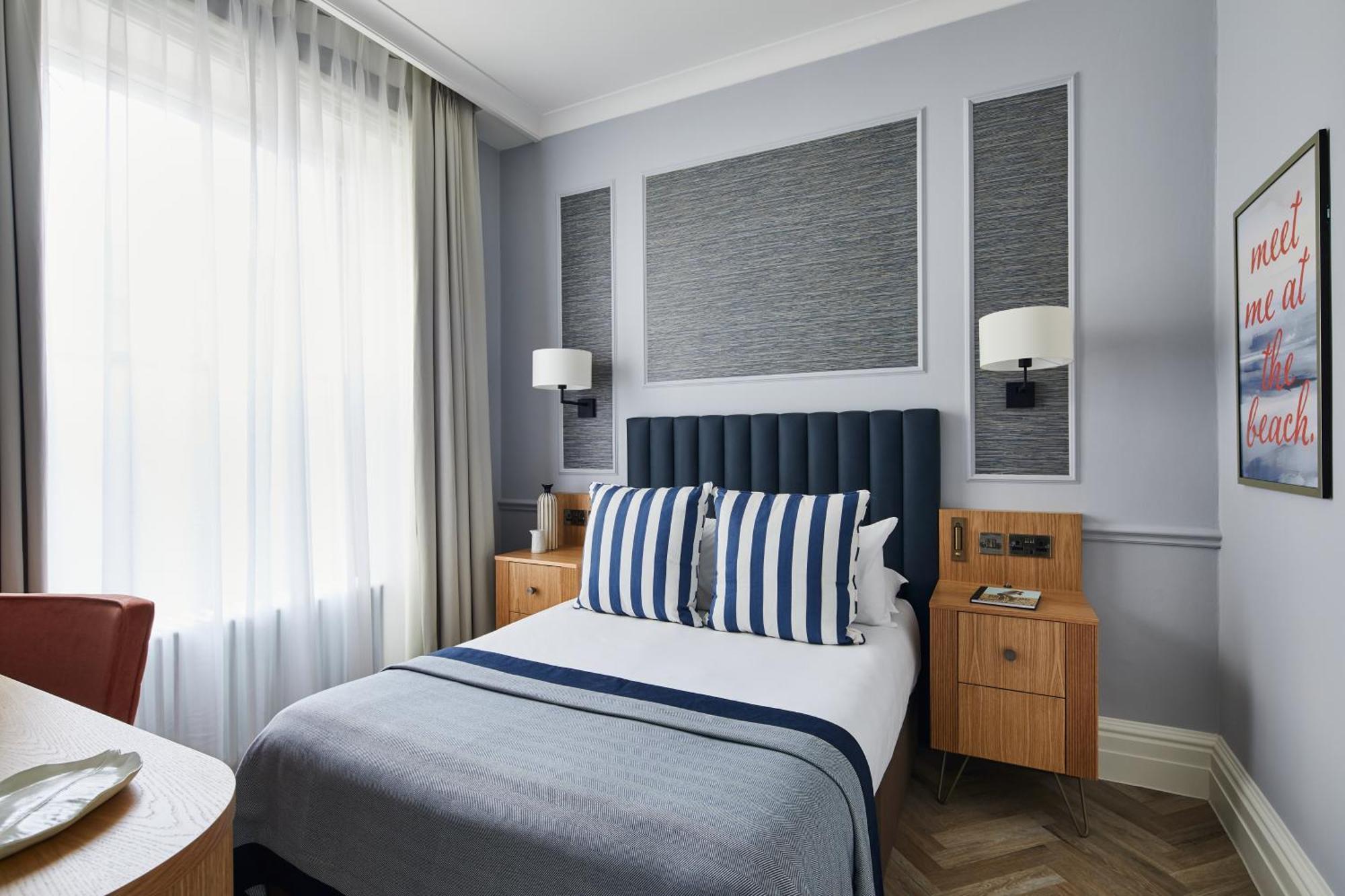 The Grand Brighton Hotell Exteriör bild A bedroom at the hotel