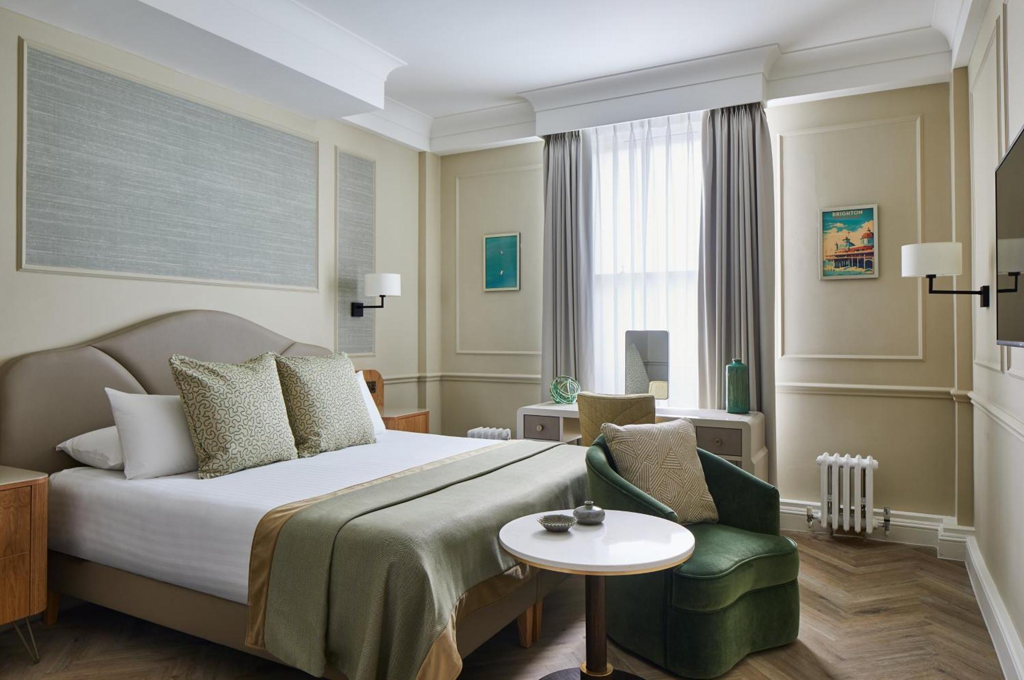 The Grand Brighton Hotell Exteriör bild A bedroom at the hotel