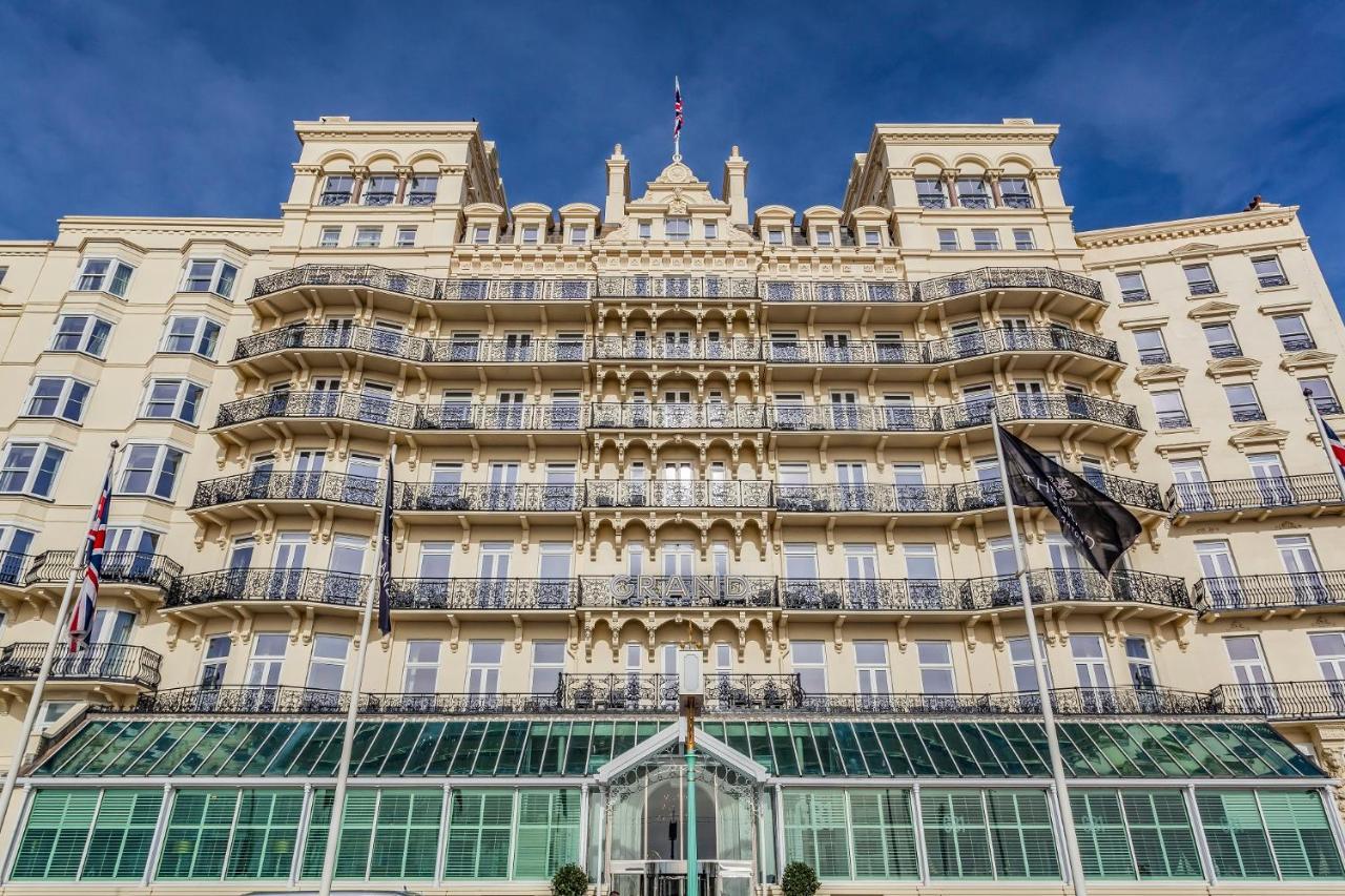 The Grand Brighton Hotell Exteriör bild The photo shows a grand, multi-story building with a distinctive architectural style. The facade features a pale yellow color, ornate decorative elements, and numerous balconies adorned with intricate railings. There are large windows allowing ample 
